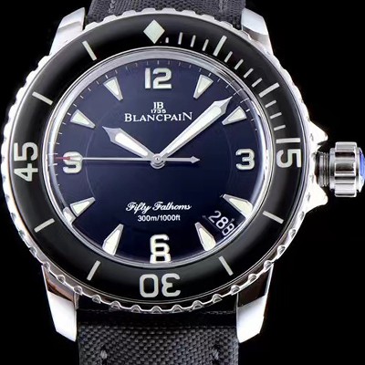 SA급 블랑팡 남성용 베스트셀러 피프티 패덤스 5015-1130-52 다이버 워치 블랙 다이얼 스위스 ETA 2836-2오토매틱 무브먼트 BLA4200 xx