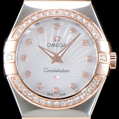 SA급 오메가 여성 컬렉션 컨스틀레이션 123.25.27.60.55.002 오메가 코-액시얼 27MM 다이아몬드 세팅 베젤 화이트 자개 다이얼 18K 로즈골드 콤비 쿼츠 무브먼트 OMG0120 xx