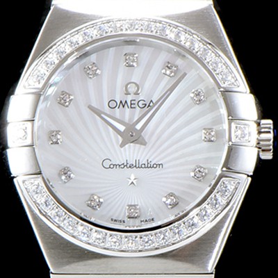 SA급 오메가 여성 컬렉션 컨스틀레이션 123.15.27.20.55.001 오메가 코-액시얼 27MM 다이아몬드 세팅 베젤 화이트 자개 다이얼 쿼츠 무브먼트 OMG0120 xx