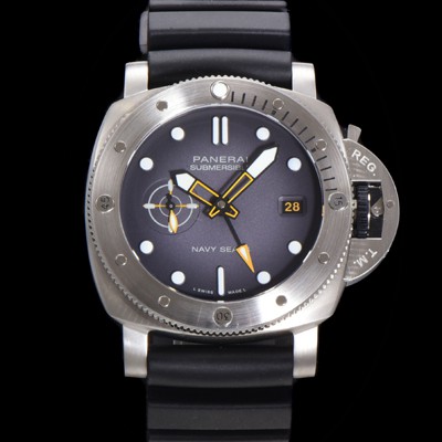 SA급 파네라이 남성용 서브머시블 GMT 네이비 씰 PAM01323 오토매틱 Cal P. 900 타입 44mm 우레탄줄 그레이 다이얼 pan5210 xx