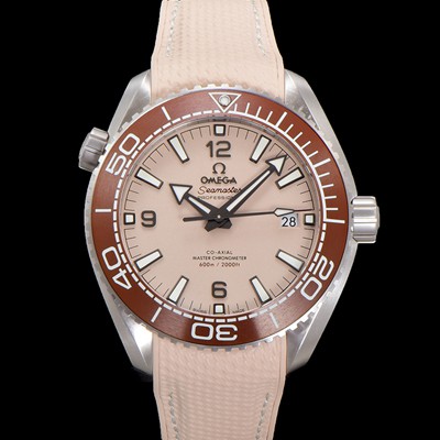 SA급 오메가 남성용 씨마스터 신제품 215.32.44.21.09.001 플래닛 오션 600m 코-액시얼 마스터 크로노미터 43.5mm 오토매틱 Cal.8900 타입 우레탄줄 베이지 다이얼 omg20250 xx