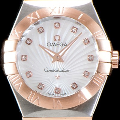SA급 오메가 남성용 여성 컬렉션 컨스틀레이션 123.20.27.20.55.002 오메가 코-액시얼 27MM 로마 숫자가 인그레이빙된 베젤 18K 로즈골드 콤비 화이트 자개 다이얼 쿼츠 무브먼트 OMG4120 xx