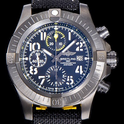 SA급 브라이틀링남성용  어벤져 크로노그래프 45미리 나이트미션 DLC코팅 티타늄 오토매틱 블백다이얼  BRE81632 xx