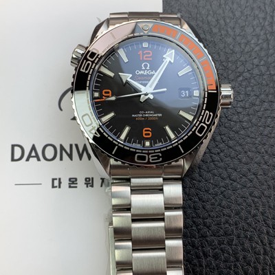 SA급 오메가 남성용 씨마스터 신제품 215.30.44.21.01.002 플래닛 오션 600m 코-액시얼 마스터 크로노미터 43.5mm 오토매틱 Cal.8900 타입 메탈줄 블랙 다이얼 omg0196 xx