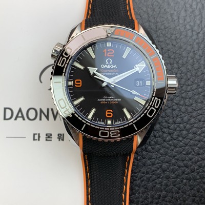 SA급 오메가 남성용 씨마스터 신제품 215.32.44.21.01.001 플래닛 오션 600m 코-액시얼 마스터 크로노미터 43.5mm 오토매틱 Cal.8900 타입 우레탄줄 블랙 다이얼 omg0191 xx