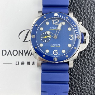 SA급 파네라이 남성용 서브머시블 콰란타콰트로 루나로사 PAM01676 마이크 혼 44mm 오토매틱 Cal P. 900타입 블루 다이얼 pan5237 xx