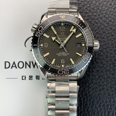 SA급 오메가 남성용 씨마스터 신제품 215.30.44.21.01.002 플래닛 오션 600m 코-액시얼 마스터 크로노미터 43.5mm 오토매틱 Cal.8900 타입 메탈줄 딤그레이 다이얼 omg0194 xx