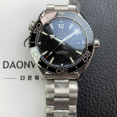 SA급 오메가 남성용 씨마스터 신제품 215.30.44.21.01.001 플래닛 오션 600m 코-액시얼 마스터 크로노미터 43.5mm 오토매틱 Cal.8900 타입 메탈줄 블랙 다이얼 omg0195 xx