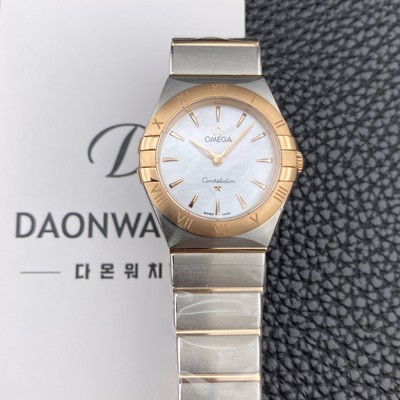 SA급 오메가 여성용 컨스틀레이션 맨해튼 131.20.28.60.05.001 로즈골드 28mm 쿼츠 Cal.4061무브먼트 화이트 자개 다이얼 omg0226 xx