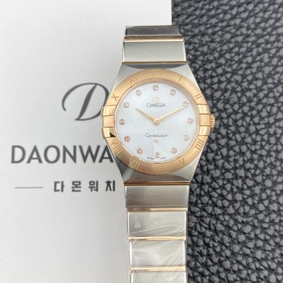 SA급 오메가 여성용 컨스틀레이션 맨해튼 131.20.28.60.55.001 로즈골드 28mm 쿼츠 Cal.4061무브먼트 화이트 자개 다이얼 omg0227 xx