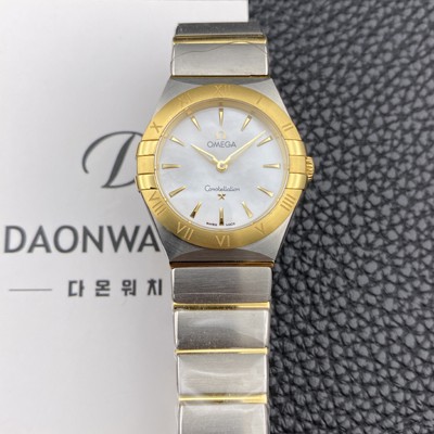 SA급 오메가 여성용 컨스틀레이션 맨해튼 131.20.28.60.05.002 옐우골드 28mm 쿼츠 Cal.4061무브먼트 화이트 자개 다이얼 omg0229 xx