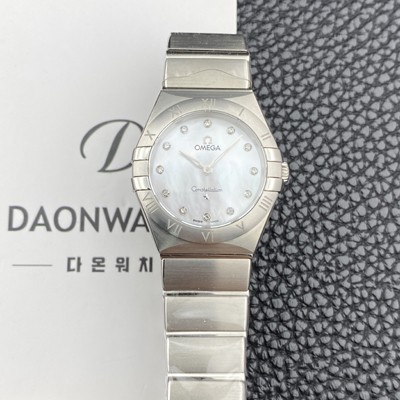 SA급 오메가 여성용 컨스틀레이션 맨해튼 131.10.28.60.55.001 쿼츠 Cal.4061무브먼트 28mm 화이트 자개 다이얼 omg0223 xx