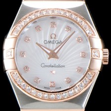 SA급 오메가 여성 컬렉션 컨스틀레이션 123.25.27.60.55.002 오메가 코-액시얼 27MM 다이아몬드 세팅 베젤 화이트 자개 다이얼 18K 로즈골드 콤비 쿼츠 무브먼트 OMG0120 xx