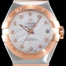 SA급 오메가 남성용 여성 컬렉션 컨스틀레이션 123.20.27.20.55.003 오메가 코-액시얼 27MM 로마 숫자가 인그레이빙된 베젤 18K 로즈골드 콤비 화이트 자개 다이얼 쿼츠 무브먼트 OMG4110 xx