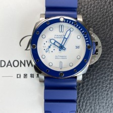 SA급 파네라이 남성용 서브머시블 콰란타콰트로 루나로사 PAM1696 베스트 에디션 44mm 오토매틱 Cal P. 900타입 화이트 다이얼 pan5236 xx