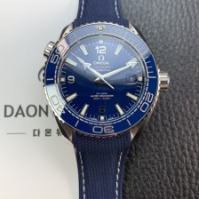 SA급 오메가 남성용 씨마스터 신제품 215.33.44.21.03.001 플래닛 오션 600m 코-액시얼 마스터 크로노미터 43.5mm 오토매틱 Cal.8900 타입 우레탄줄 블루 다이얼 omg0192 xx