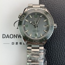 SA급 오메가 남성용 씨마스터 신제품 215.30.44.21.06.001 플래닛 오션 600m 코-액시얼 마스터 크로노미터 43.5mm 오토매틱 Cal.8900 타입 메탈줄 그레이 다이얼 omg0193 xx