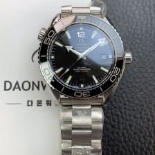 SA급 오메가 남성용 씨마스터 신제품 215.30.44.21.01.001 플래닛 오션 600m 코-액시얼 마스터 크로노미터 43.5mm 오토매틱 Cal.8900 타입 메탈줄 블랙 다이얼 omg0195 xx