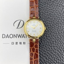 SA급 오메가 여성용 드빌 424.53.27.60.55.001 프레스티지 듀드롭 27.4mm 옐우골드 쿼츠 무브먼트 화이트 자개 다이얼 omg0235 xx